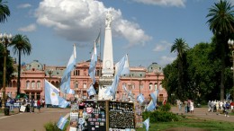 Según una encuesta, los argentinos apoyan al gobierno en la negociación con los fondos buitre
