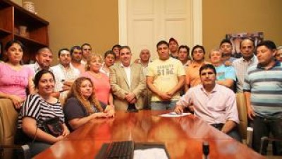 El intendente de Catamarca firmó el acuerdo salarial con el SOEM