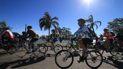 A pie, en bici o en colectivo, un día sin auto en Santa Fe