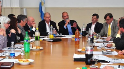 Coparticipación : El Gobernador de Chubut propuso a intendentes nuevo esquema de reparto