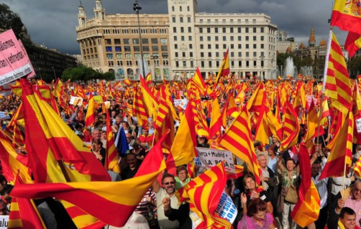 Mas desiste de la consulta y Cataluña busca un plan