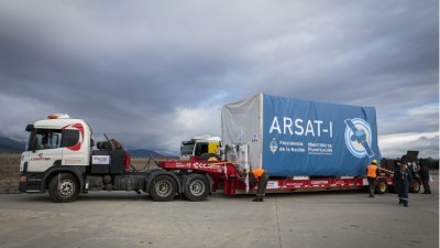 Autoridades argentinas presentes por la histórica partida del satélite Arsat-1