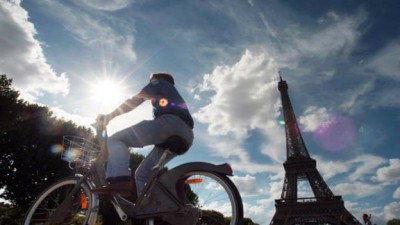 Francia: las empresas le pagarán a los empleados para ir en bici al trabajo