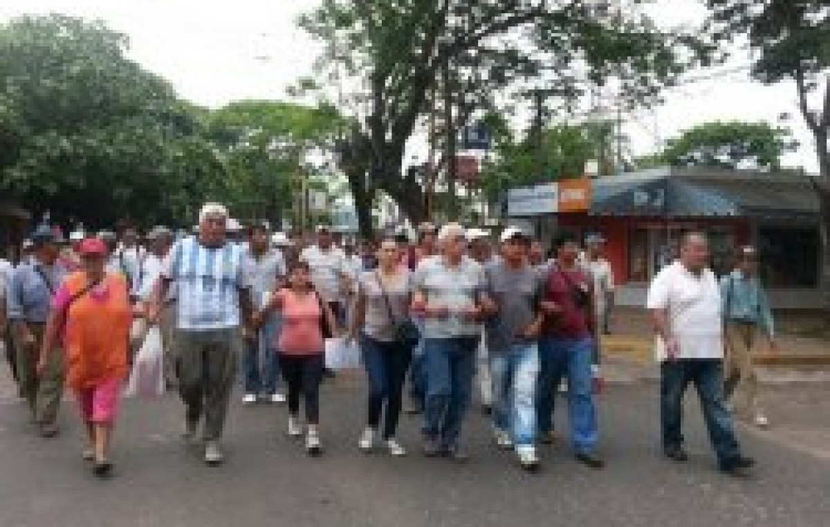 Ituzaingó: tras una fuerte protesta, el Intendente prometió pagarles a los municipales
