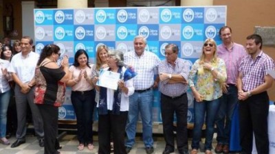 Corrientes: Pases a planta, contratos y homenajes marcaron la fiesta de los municipales