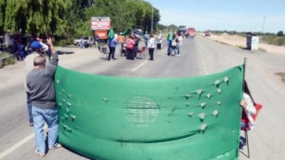 Gremios de Plottier cortaron la ruta por sueldos atrasados