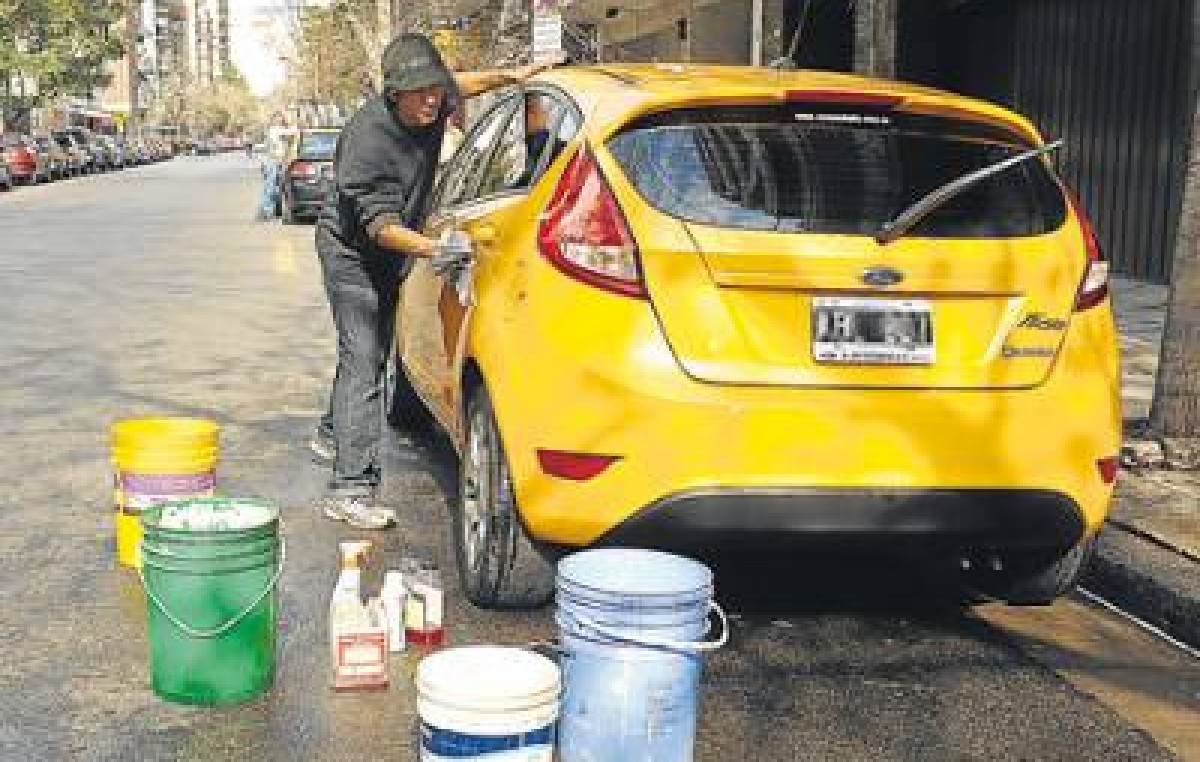 Trapitos quieren que les abran un lavadero de autos en Río Cuarto