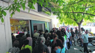 Crecen las multas por las colas en Río Negro