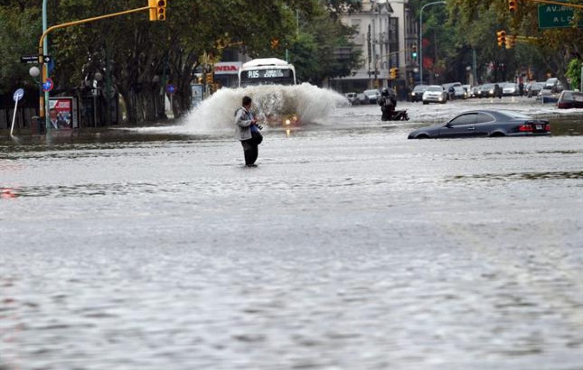 Buenos Aires: “Récord de lluvias”, 5 mil evacuados y 19 municipios afectados