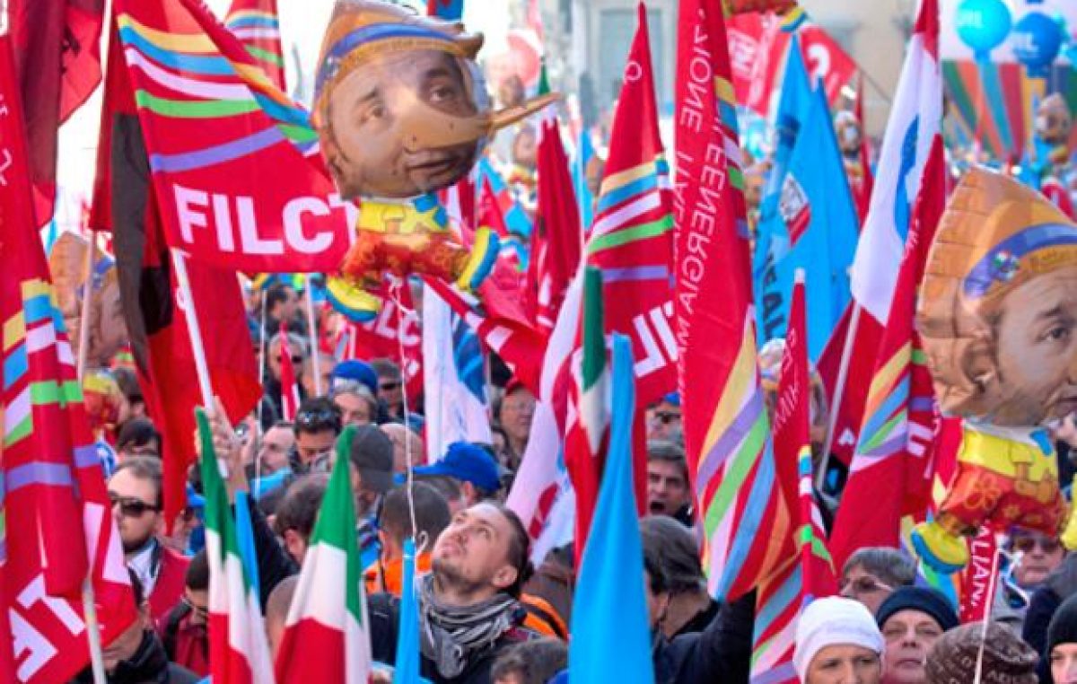 Masiva movilización en la primera huelga general en Italia contra el premier Renzi