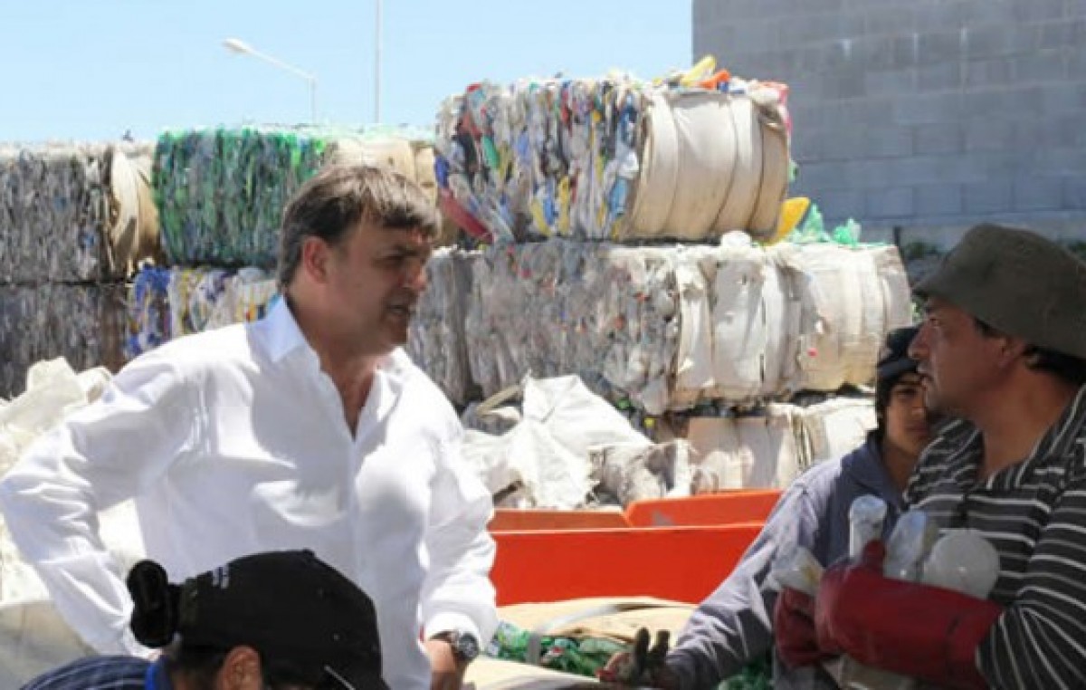 Trelew: El Girsu vendió 100.000 kilos de cartón a empresa recicladora