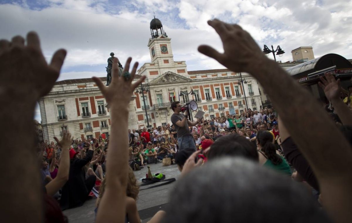 España: El ascenso de los indignados atemoriza al PP y al PSOE