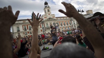 España: El ascenso de los indignados atemoriza al PP y al PSOE