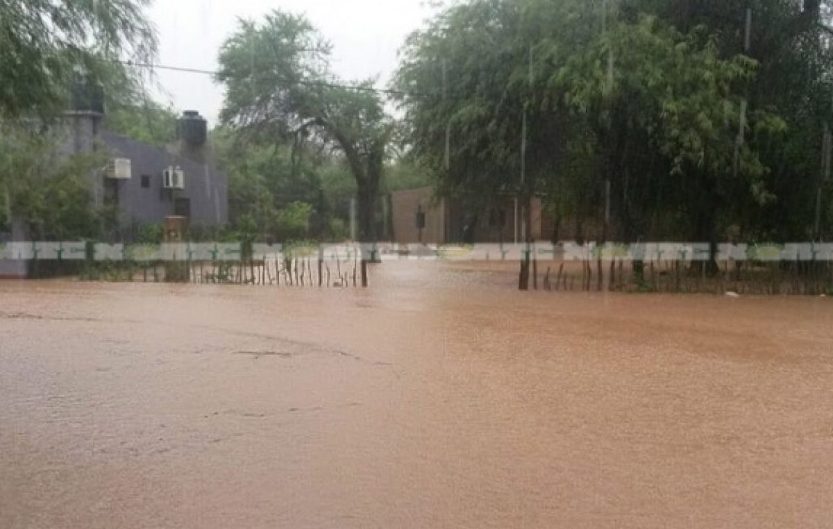 Después de una prolongada sequía 200 milímetros inundaron El Sauzalito