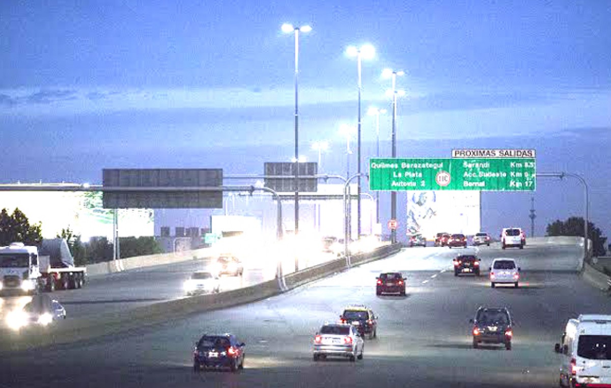 Una autopista en Buenos Aires ya cuenta con iluminación LED
