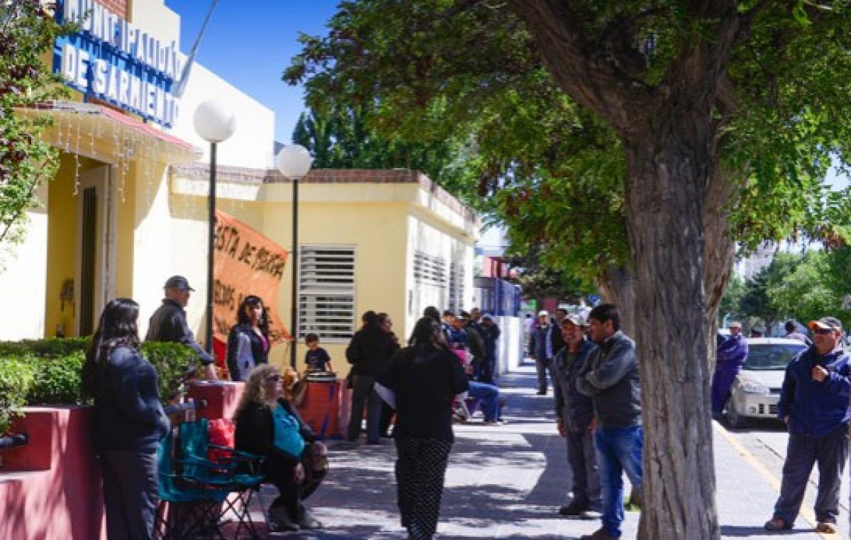 Sigue el paro en Sarmiento