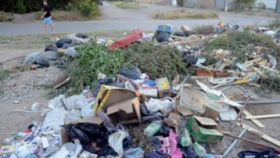 Por un paro gremial, Plottier está tapada de basura en la calle