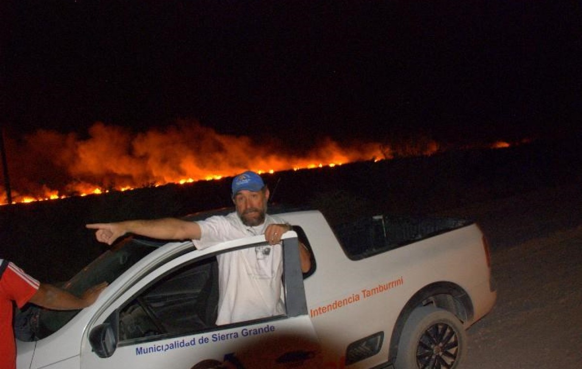 Río Negro: 12 mil evacuados en Playas Doradas por voraz incendio