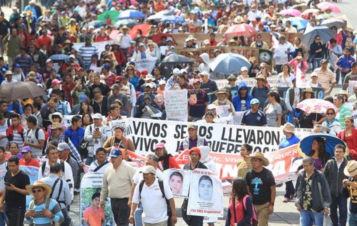 Masivo reclamo en México por los 43 estudiantes desaparecidos