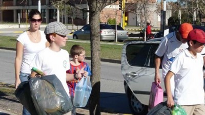 En Rosario canjean residuos reciclables por verduras orgánicas