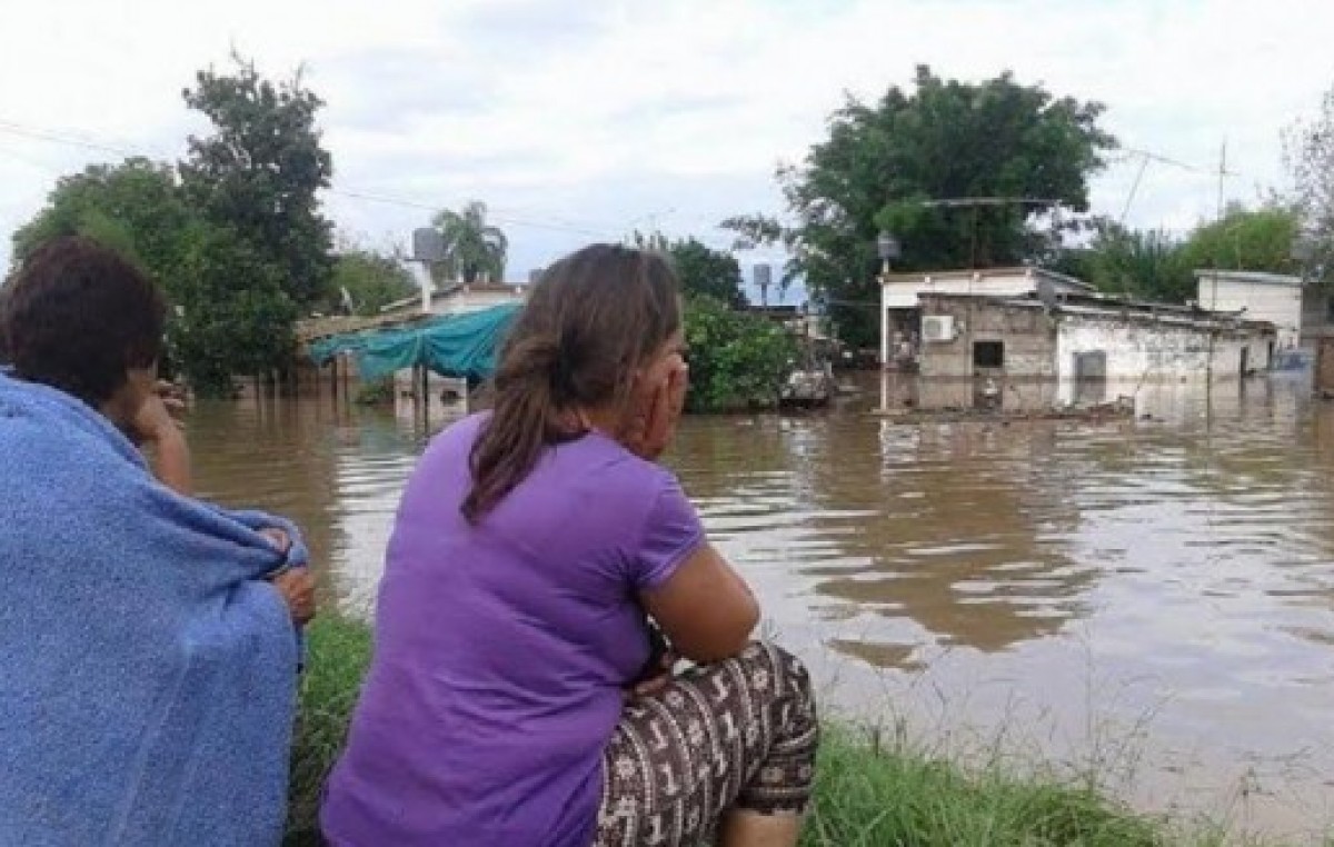 El agua arrasó con el sur de Tucumán