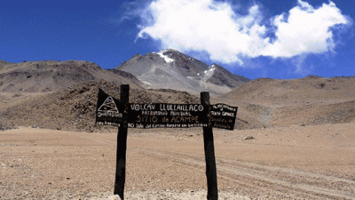 Instalan señalizaciones en la ruta arqueológica del volcán Llullaillaco