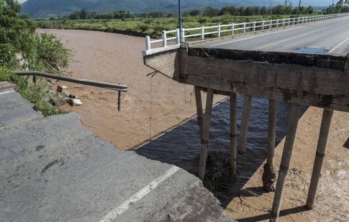 Se cayeron varios puentes y Tucumán quedó prácticamente aislado