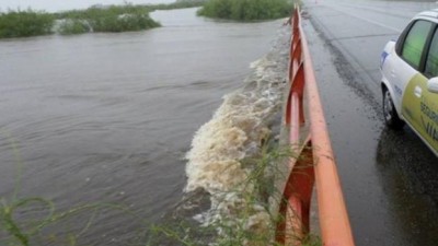 Problemas en la autopista a Santa Fe y en la zona centro por la acumulación de agua