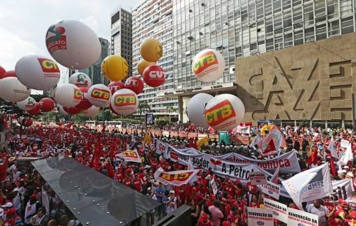 Marcha en apoyo a Rousseff, la democracia y Petrobras, se desarrolló en todo Brasil