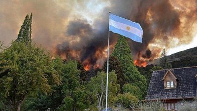 Está descontrolado el incendio del Parque Nacional Los Alerces