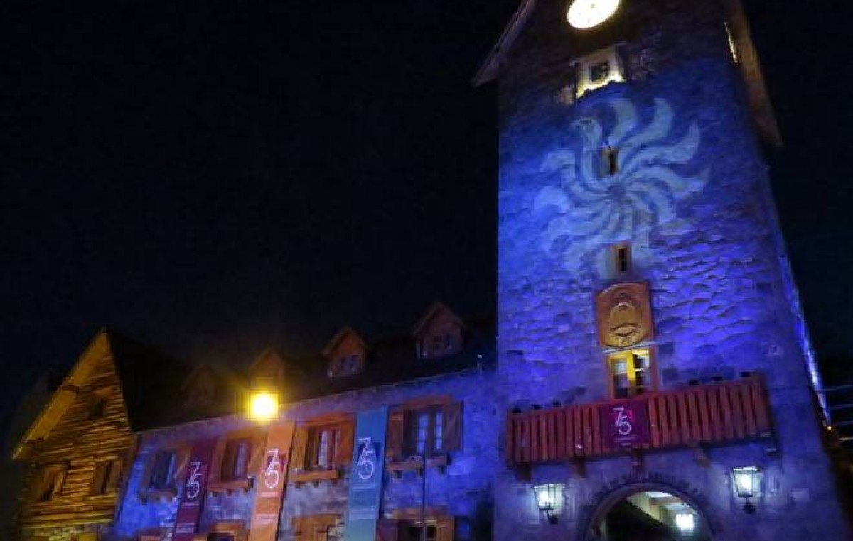 Luces y espectáculos coronaron los festejos por el 75 aniversario del Centro Cívico de Bariloche