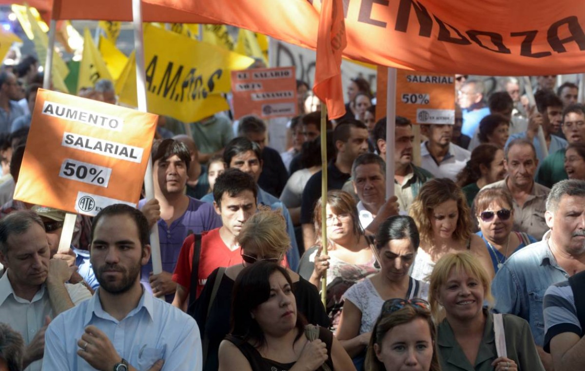 Multas a gremios por marchar en calles de Mendoza