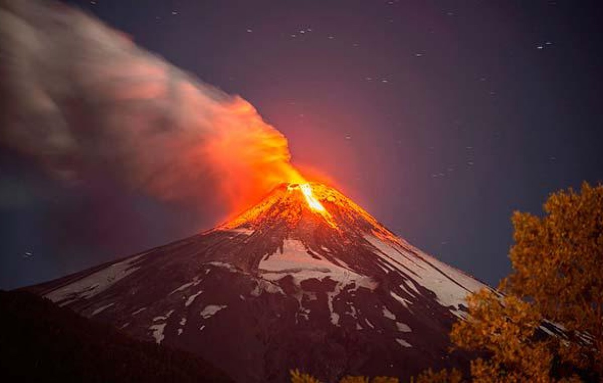 Hizo erupción el volcán Villarrica en Chile, a la altura de San Martín de Los Andes en nuestro país