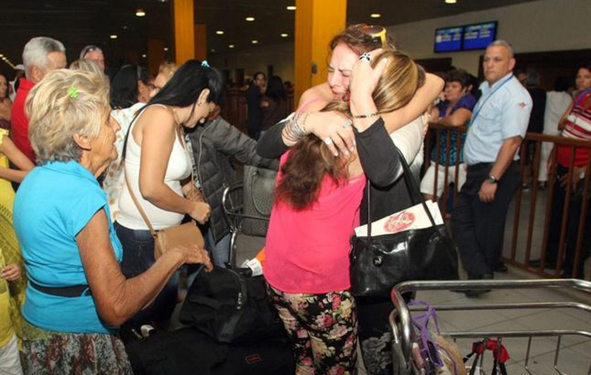 EEUU – Cuba: Reencuentros y lágrimas tras el primer vuelo