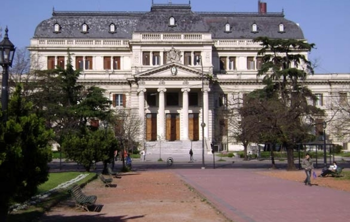 Legislatura Bonaerense: buscan limitar la reelección de intendentes