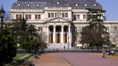 Legislatura Bonaerense: buscan limitar la reelección de intendentes