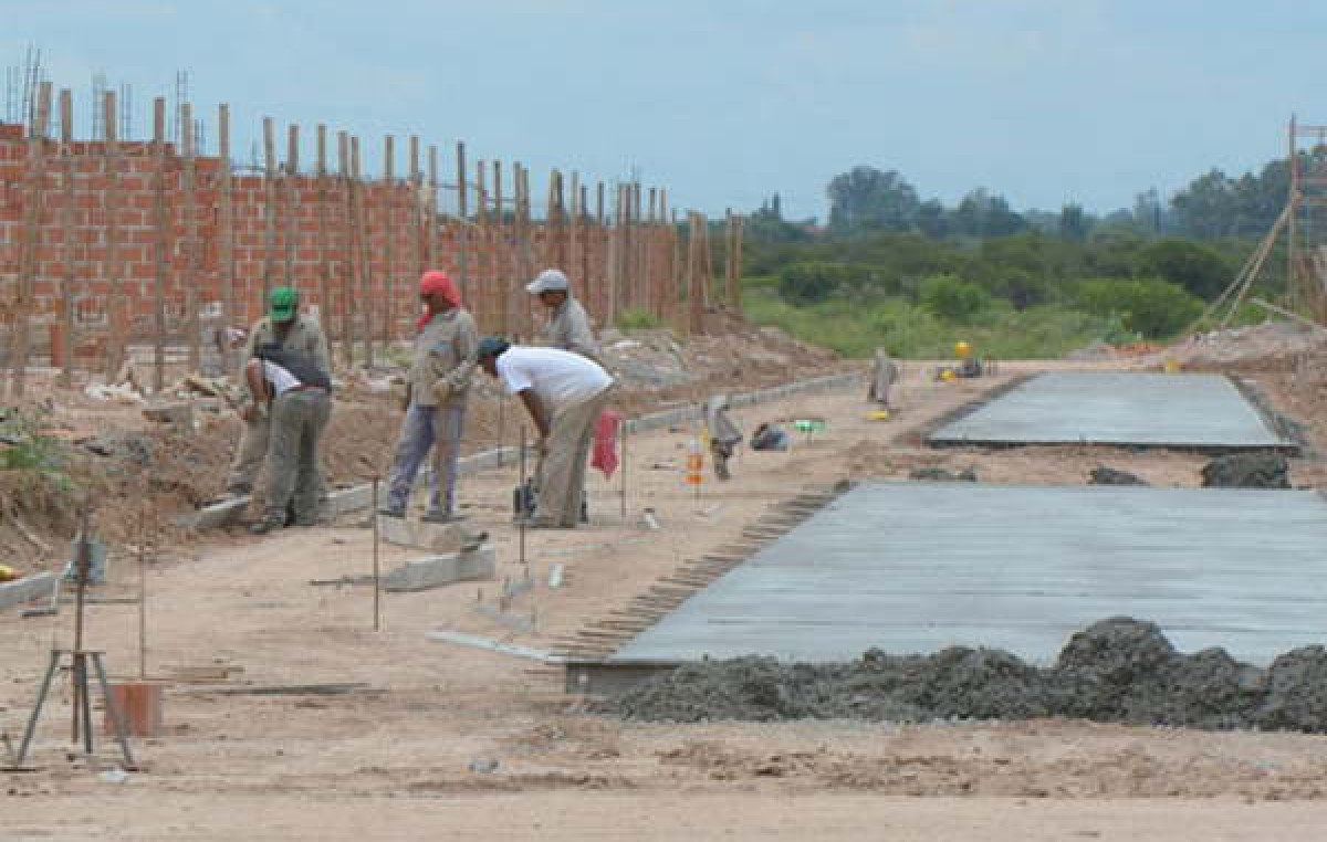 Iniciarán la construcción de 350 viviendas en Capital y La Banda y obras de pavimento