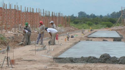 Iniciarán la construcción de 350 viviendas en Capital y La Banda y obras de pavimento