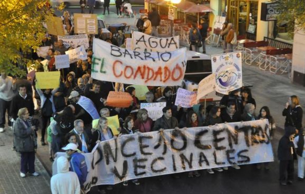 Cosquín: reclamo de municipales calienta el clima político y social