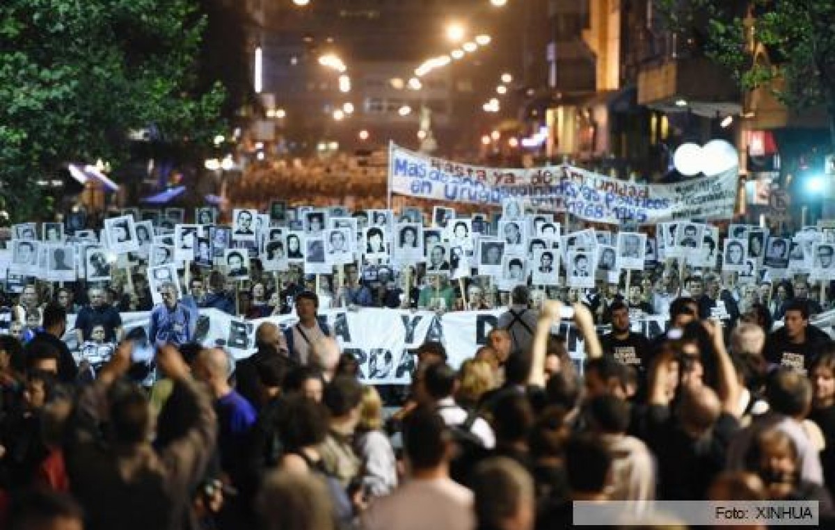 Miles de personas marcharon en Montevideo en reclamo del fin de la impunidad para crímenes de la dictadura