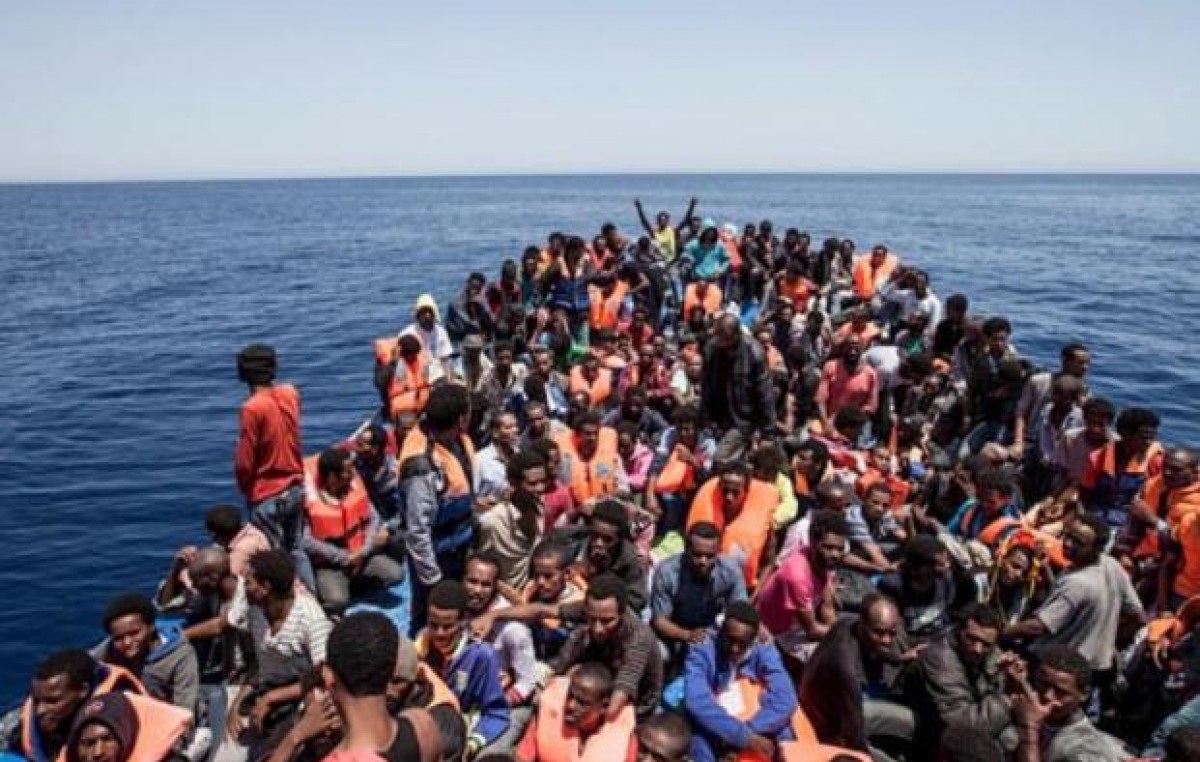 Europa ordena una misión militar contra el tráfico de migrantes