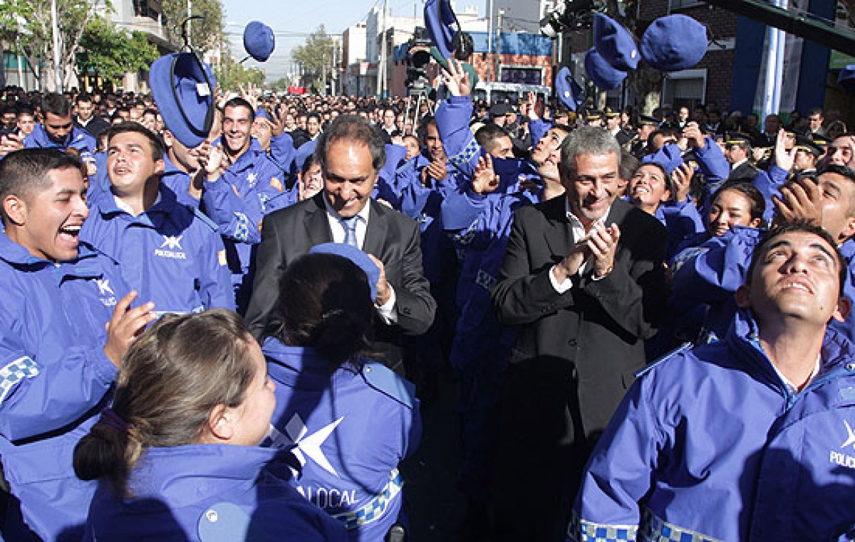 Scioli encabezó en Avellaneda el egreso de la segunda promoción de la Policía Comunal