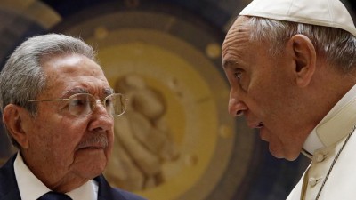 El Papa recibió a Raúl Castro, quien prometió volver al catolicismo