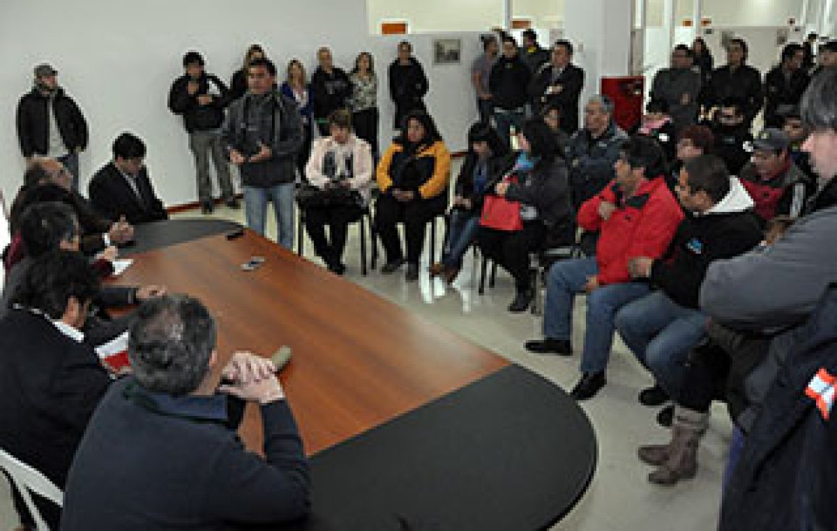 Municipales de Río Gallegos asisten a asamblea y no descartan nuevas medidas