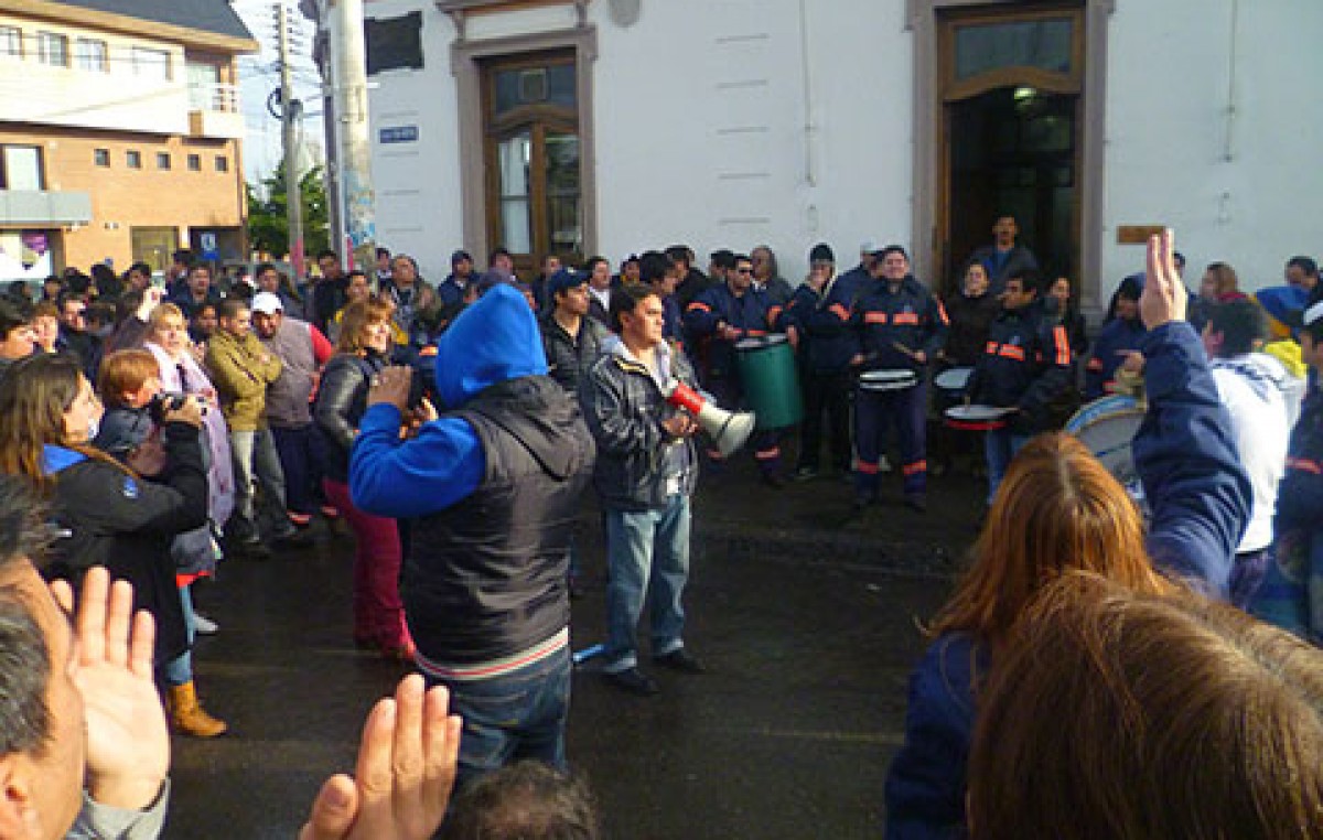 Paro municipal en Río Gallegos: sigue sin haber una salida