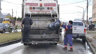 Con 14 vehículos, el Municipio de Río Gallegos trabaja en la limpieza de la ciudad