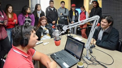 La radio municipal de Rawson se abre a los colegios