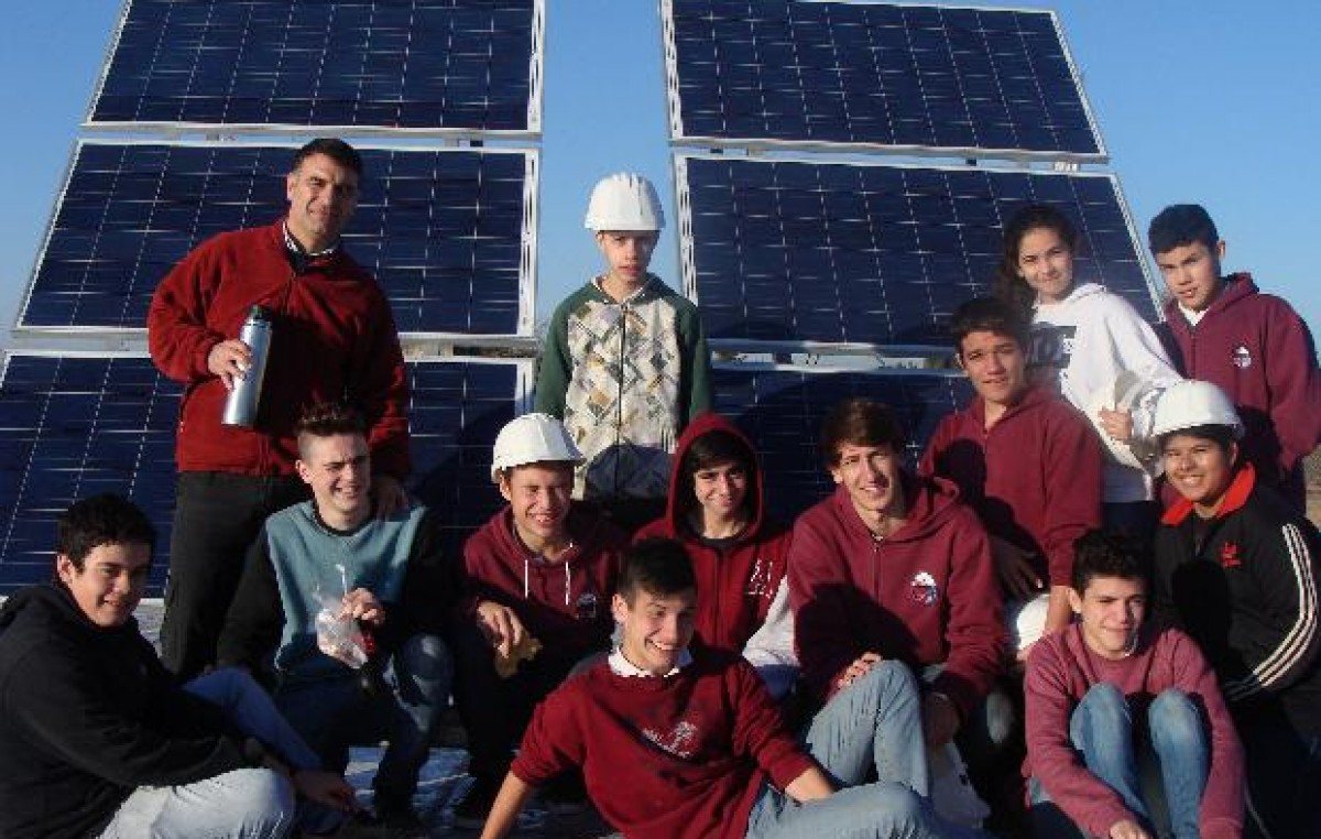 Una escuela de San Lorenzo instaló paneles solares para enseñar y proveer energía