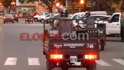 Carreros de Paraná recibieron motocarros y ya son 40 los que circulan por la ciudad