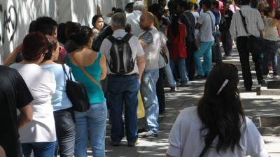 Mendoza: Defensa del Consumidor pretende aplicar fuertes multas por las colas de más de 30 minutos